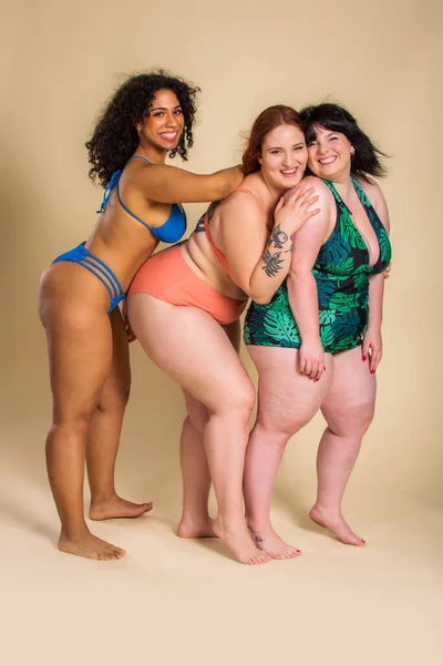 Group Oversize Women Posing Studio Beautiful Girls Accepting Body Imperfection — Stock Photo, Image