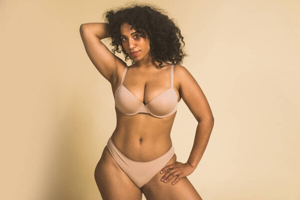 Pretty oversize woman posing in studio - Beautiful girl accepting her body imperfection, beauty shot in studio - Concepts about body acceptance, body positivity and diversity