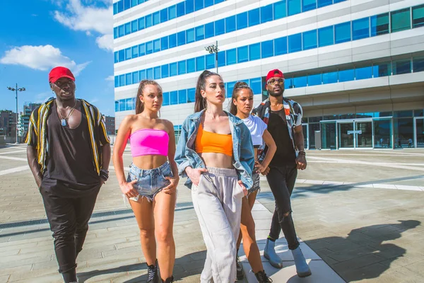 Hip Hop Crew Dancing Groupe Multiracial Personnes Amusant Extérieur — Photo