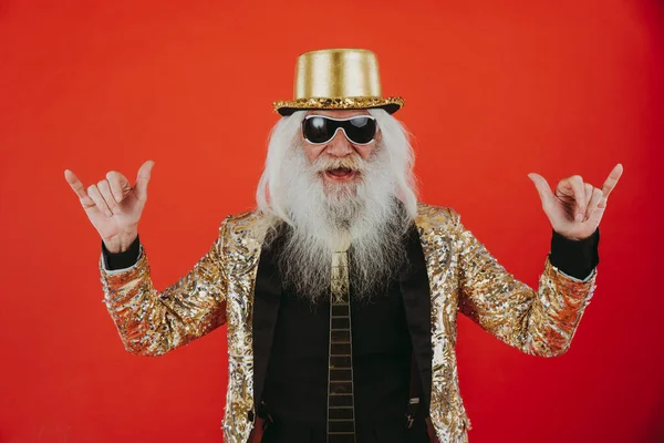 Modaya Uygun Büyükbaba Komik Kıyafetlerle Poz Veriyor Renkli Arka Planda — Stok fotoğraf