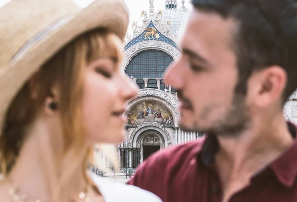 Young Couple Venice Lifestyle Travel Moments Beautiful Italian City Concepts — Stock Photo, Image