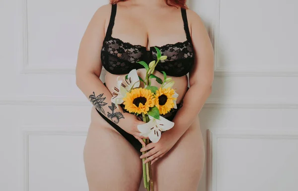 Concept Acceptation Corps Curvy Fille Posant Studio Contre Société Préjudice — Photo