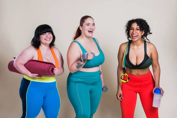 Además Las Mujeres Tamaño Haciendo Deporte Fitness Retratos Estudio Con — Foto de Stock