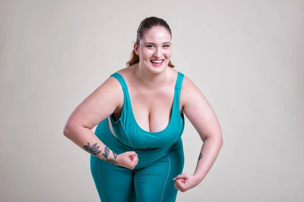Además Mujer Tamaño Haciendo Deporte Fitness Retratos Estudio Con Chica —  Fotos de Stock