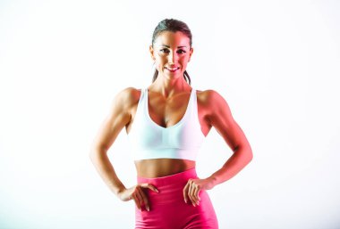 Formda kadın stüdyo resimleri.