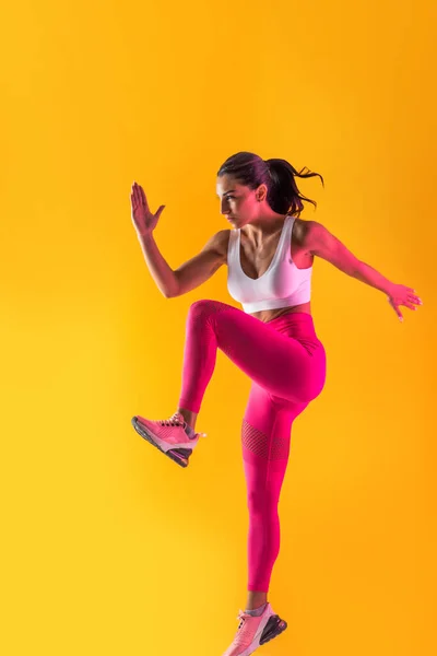 Sportliche Frau Mit Fitness Sportbekleidung Schönes Mädchen Beim Fitnesstraining Studio — Stockfoto