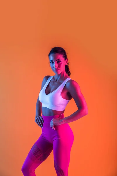 Sportliche Frau Mit Fitness Sportbekleidung Schönes Mädchen Beim Fitnesstraining Studio — Stockfoto