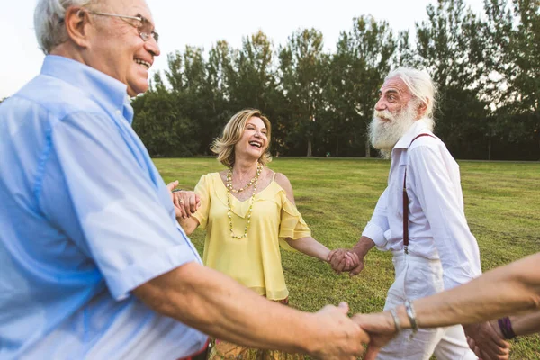 Group Youthful Seniors Having Fun Outdoors Four Pensioners Bonding Outdoors — Stock Photo, Image