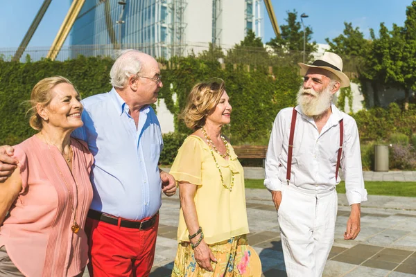 Group Youthful Seniors Having Fun Outdoors Four Pensioners Bonding Outdoors — Stock Photo, Image
