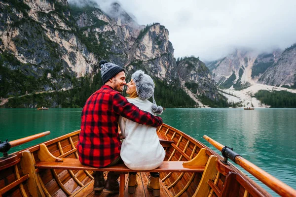 Beautiful Couple Young Adults Visiting Alpine Lake Braies Italy Tourists — Stock Photo, Image