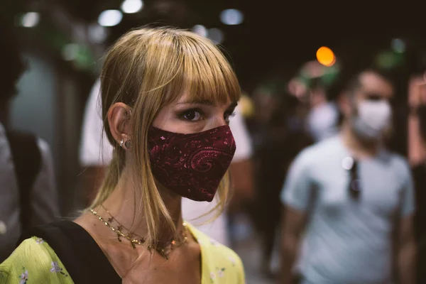 Imagen Con Pasajero Metro Durante Los Eventos Pandémicos 2020 Mujer —  Fotos de Stock