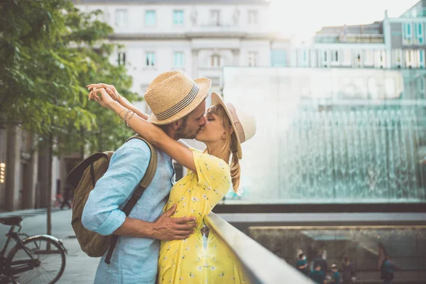 Image Happy Couple Vacation Young Man Woman Doing Some Shopping — Stock Photo, Image