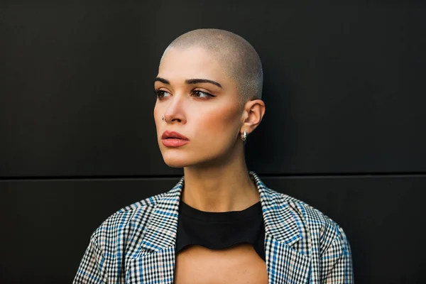 Pretty girl with stylish clothes posing - Beautiful woman with shaved head portrait