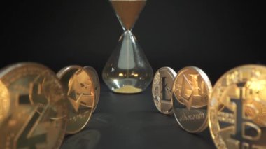 Kum saati ve altın kripto paralar ZCASH, Bitcoin, Etherium, Litecoin, Ripple, yüzeyde Altın yansıma. Siyah arka plan. Güçlü dijital para birimi. Zaman tükeniyor.