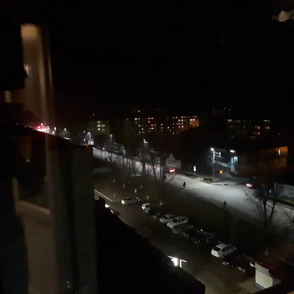 Balkondan gece şehri manzarası