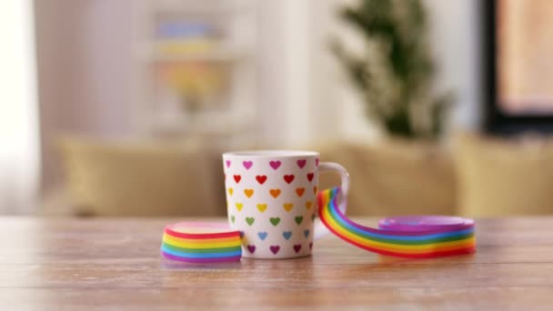 Cup Met Homo Lgbt Pride Bewustzijn Lint — Stockvideo
