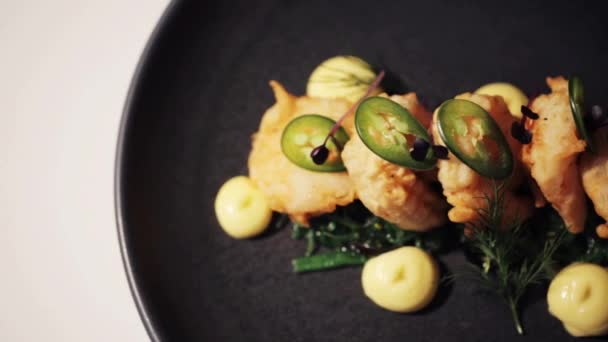 Ensalada Gambas Con Jalapeño Wakame — Vídeo de stock