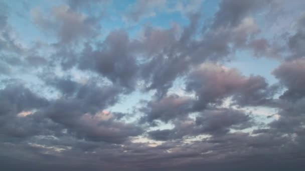 Σύννεφα Στο Ηλιοβασίλεμα — Αρχείο Βίντεο