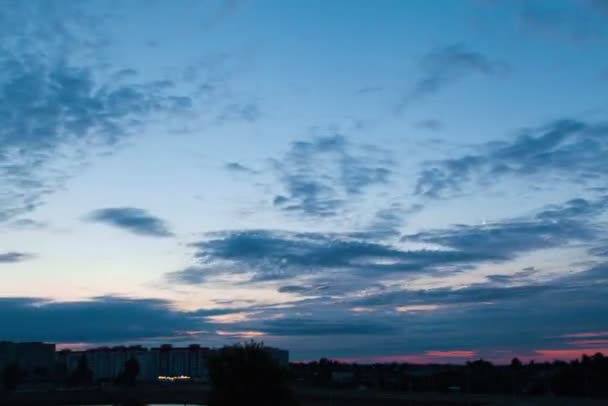 Salida Del Sol Sobre Las Casas — Vídeos de Stock