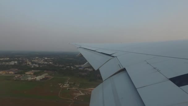 Vleugel Van Het Vliegtuig Dat Boven Sri Lanka Vliegt — Stockvideo