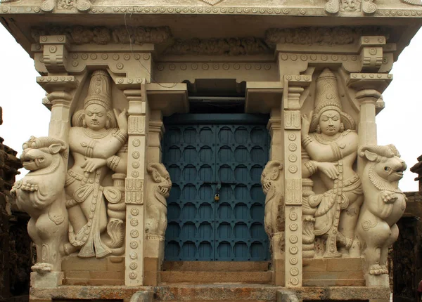Estatuas en templo hindú Kailasanatha, Kanchipuram, Tamil Nadu, I — Foto de Stock