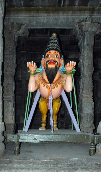 A estátua mítica do homem no templo hindu, Tamil Nadu, Índia — Fotografia de Stock