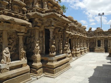 Kailasanath, Hindistan, Tamil Nad antik tapınağının avlusu.