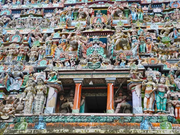Hindu tapınağının heykelleri, Hindistan, Tamil taşakları. — Stok fotoğraf