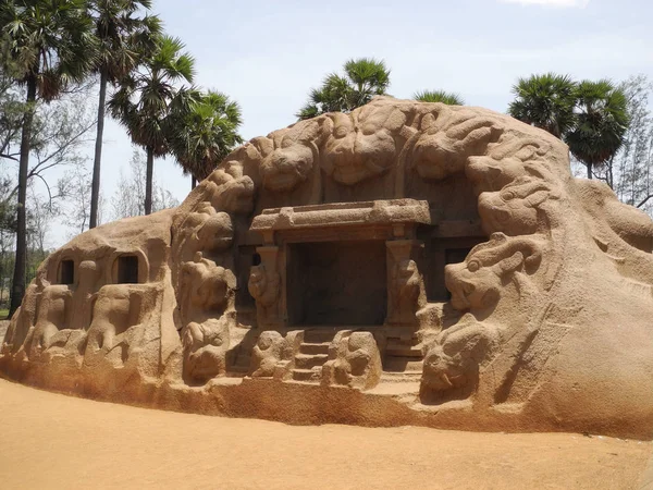 Hindu temple with sculptures, India, Tamil nadu — Stock Photo, Image