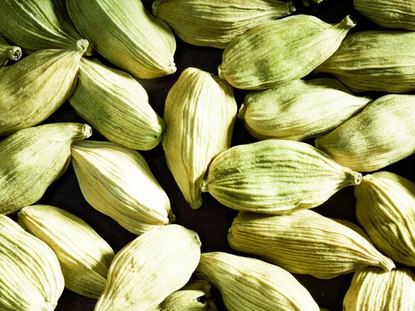 Cardamomo verde de especiarias. Fechar — Fotografia de Stock