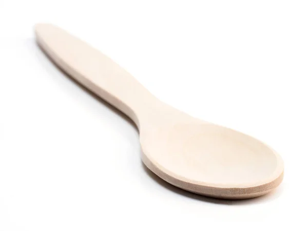 白色背景上的木制勺子对角线 — 图库照片