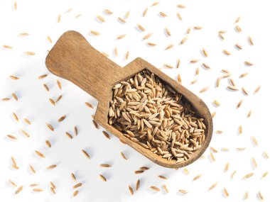 Kimyon tohumları (Cuminum), Jeera (ahşap kepçe içinde) beyaz bir sırt Grou üzerinde
