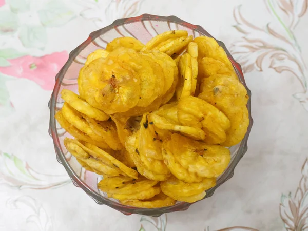 Banán chips átlátszó tál tetején nézet Kochi, Kerala — Stock Fotó
