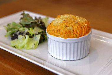 Vejetaryen yemeği: marul salatalı kabak kreması.. 