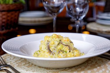 Shitake Mantarı ve Sarımsaklı Karides Risotto.