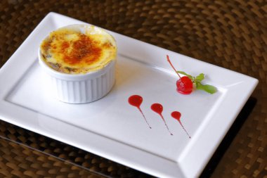Kirazlı creme brulee. 
