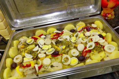 Portekiz 'de yemek servisi. Yakın çekim.