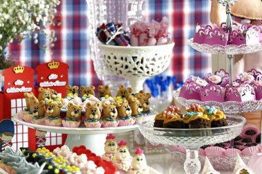 Parti şeker masası, küçük teneke asker.. 