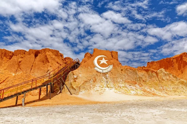 Canoa Quebrada, Brezilya - 30 Aralık 2018: Ceara eyaletinin Canoa Quebrada kasabasındaki ünlü plaj sembolü.