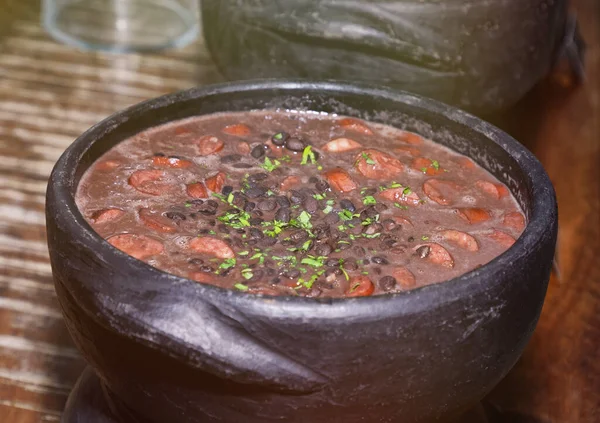 Autêntico Brasileiro Feijoada Servido Clay Pot — Fotografia de Stock