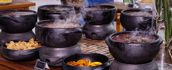 Autêntico Brasileiro Feijoada Servido Vasos Barro — Fotografia de Stock