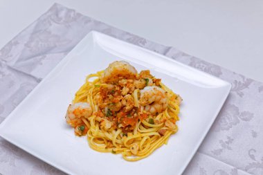 Karides soslu lezzetli makarna.