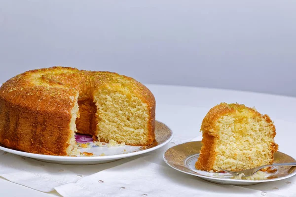 Ízletes Házi Narancsos Torta Élénk Felülettel Asztalon — Stock Fotó