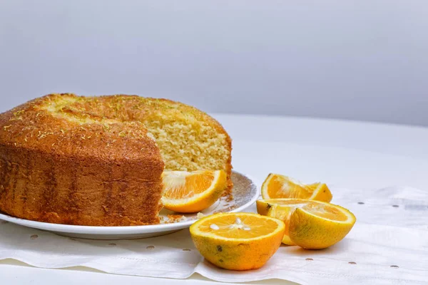 Gastronomische Zelfgemaakte Sinaasappeltaart Gesneden Sinaasappels — Stockfoto