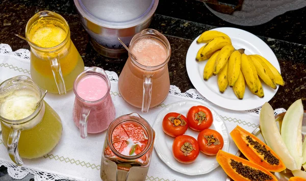 Mesa Desayuno Con Jugos Fruta Yogur Vista Superior — Foto de Stock