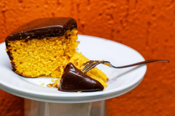 Çikolata Kremalı Yapımı Havuçlu Kek — Stok fotoğraf