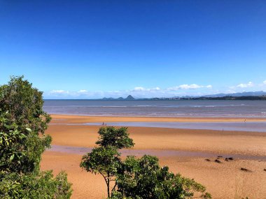 Anchieta City, Esprito Santo State, Brezilya 'daki Anchieta Sahili' nde İnanılmaz Doğal Manzara ve Deniz Burnu