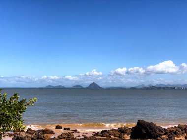 Anchieta City, Esprito Santo State, Brezilya 'daki Anchieta Sahili' nde İnanılmaz Doğal Manzara ve Deniz Burnu