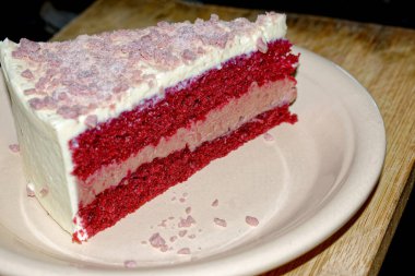 Çilek soslu cheesecake.