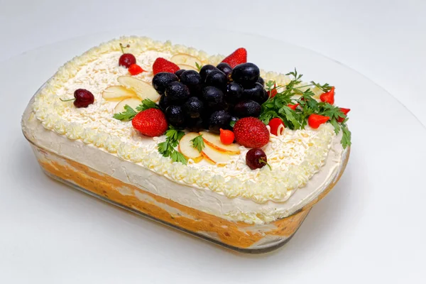 Torta Pão Salgada Com Frango Maionese Decoração Frutas — Fotografia de Stock